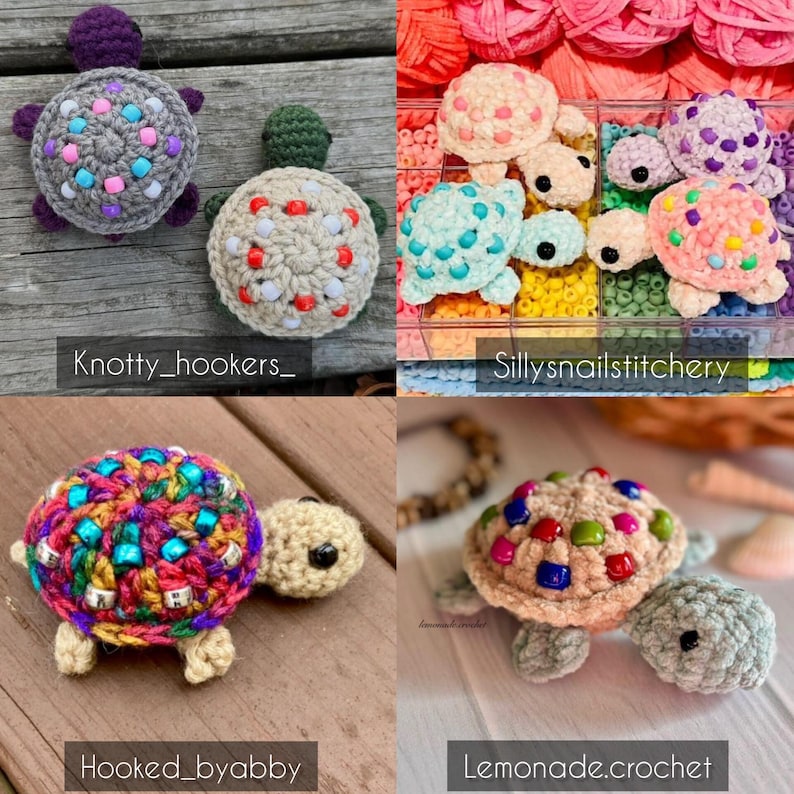 K&ouml;nnte beinhalten: Vier geh&auml;kelte Amigurumi-Schildkr&ouml;tenspielzeuge mit verschiedenen farbigen Perlen und Mustern. Die Schildkr&ouml;ten sind aus beige, grau und braunem Garn gefertigt. Die Perlen sind bunt und umfassen Rot, Blau, Gr&uuml;n, Gelb und Lila. Die Schildkr&ouml;ten sitzen auf einer Holzoberfl&auml;che.