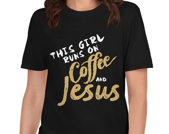 Esta chica corre sobre café y Jesús, camisa de café, camiseta cristiana, camisa de Jesús, regalo Keto, camisa keto divertida, esta chica corre sobre Jesús
