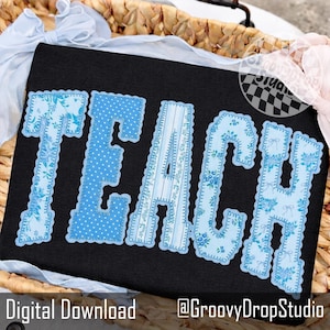 Op de afbeelding: Zwarte achtergrond met het woord "TEACH" in lichtblauwe letters met bloemen- en stippenpatronen. De letters hebben een geschulpte rand. De tekst "Digital Download" en "@GroovyDropStudio" staan onderaan. De afbeelding staat in een rieten mand.
