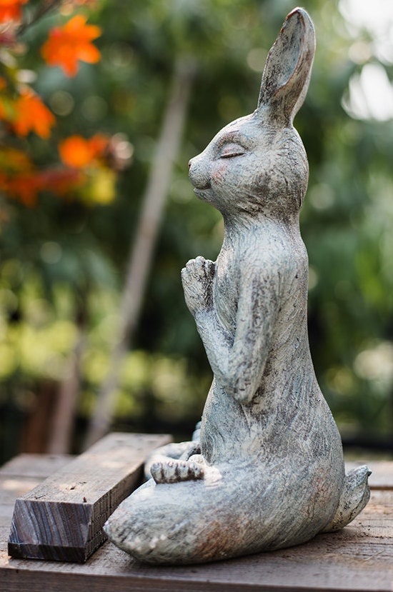 Geschenke für Yoga-Liebhaber Kunstharz Terrasse Veranda für Garten Hof Skulptur Büro Meditation niedliches Kaninchen Zuhause Tier Meditierende Yoga-Statue Dekoration für Auto Geschenke für Yoga-Liebhaber Kunstharz Terrasse Veranda für Garten Hof Skulptur Büro Meditation niedliches Kaninchen Zuhause Tier Meditierende Yoga-Statue Dekoration für Auto