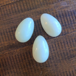 New Jade/ Light Green Serpentine Egg 1.5&quot;