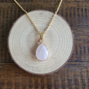 Dainty Rose Quartz Gold Plated Tear Drop Charm Collar colgante
