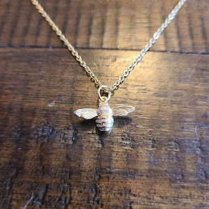 Dainty Bee Charm Pendant Necklace