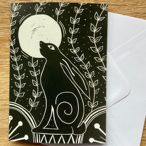 Grusskarte Mond bewachender Hase, 15x10cm, blanko, innen mit weissem Umschlag. Reproduktion nach einem originalen Linolschnitt von Vicki Jordan. Ohne Plastik.