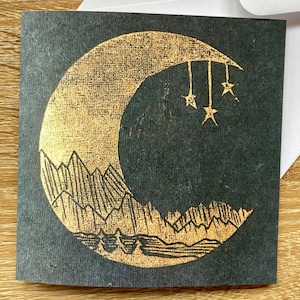 Grußkarte Mond & Berge 13x13cm, blanko, mit weißem Umschlag. Reproduktion nach einem originalen Linolschnitt von Vicki Jordan. Ohne Plastik.