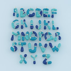 Dijes de letras doradas, colgante de letra esmaltada rellena de oro de 18 quilates, pulsera con dije de inicial azul, collar para hacer joyas de bricolaje
