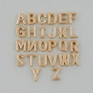Pingente de letra dourada, pingente de letra preenchido com ouro 18K, pulseira com pingente inicial perfurada para fabricação de joias faça você mesmo