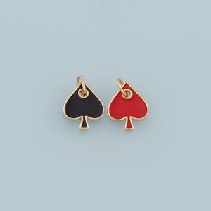 Dijes de póker dorados, colgante de póker chapado en oro de 18 quilates, dije de corazón de picas esmaltado, pulsera y collar para hacer joyas DIY.