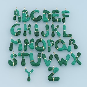 Pingente de letra dourada, pingente de letra esmaltada com preenchimento de ouro 18K, pulseira com pingente inicial verde para fabricação de joias faça você mesmo