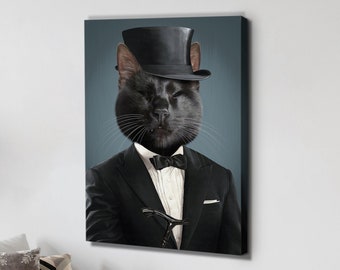 Op de afbeelding: Een canvas print met een zwarte kat die een zwarte hoge hoed, smoking en vlinderdas draagt. De kat is afgebeeld tegen een gedempte blauwe achtergrond, wat een gevoel van verfijning uitstraalt. Het kunstwerk is een humoristische kijk op formele portretten.