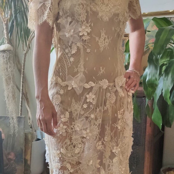 Robe ancienne en dentelle et broderie main France