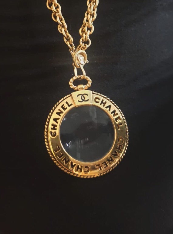 Chanel Authentic Golden Magnifying Glass Pendant Year 80 -  Hong Kong