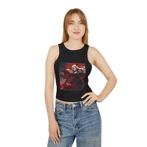 Feminines Grafik Crop Tank, Stilvolles Sommertop, Freizeitkleidung, Einzigartiges Kunstdesign, Perfekt für Festivals, Geschenke für Sie