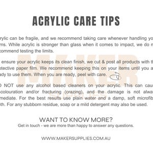 Puede incluir: Fondo blanco con el texto "ACRYLIC CARE TIPS". El texto proporciona instrucciones sobre c&oacute;mo cuidar los productos acr&iacute;licos, incluyendo consejos de limpieza y manipulaci&oacute;n. Tambi&eacute;n incluye una direcci&oacute;n web.
