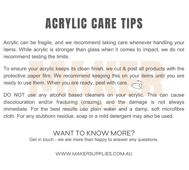 Puede incluir: Fondo blanco con el texto "ACRYLIC CARE TIPS". El texto proporciona instrucciones sobre c&oacute;mo cuidar los productos acr&iacute;licos, incluyendo consejos de limpieza y manipulaci&oacute;n. Tambi&eacute;n incluye una direcci&oacute;n web.