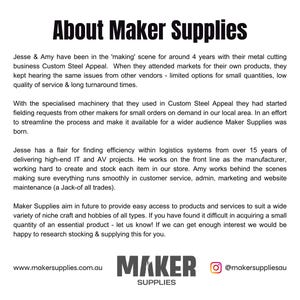 Puede incluir: Texto negro sobre fondo blanco. El t&iacute;tulo "About Maker Supplies" est&aacute; en negrita. El texto describe la historia, los servicios y los objetivos de la empresa, incluyendo un sitio web y una cuenta de redes sociales.