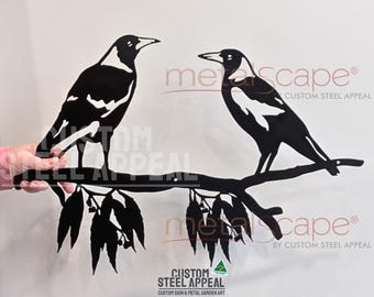 Arte de pared de metal con dos urracas en una rama, cortado a láser personalizado, decoración de aves australianas, idea rústica para regalo de inauguración de la casa en un jardín al aire libre.