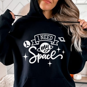 Necesito mi espacio svg, antisocial, distanciamiento social, cuarentena svg, carta de mano, png, eps, dxf, svg archivo cortado para Cricut