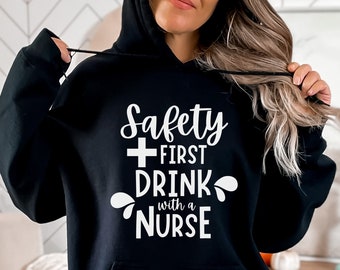 Säkerhet först Drink med en sjuksköterska svg för sjuksköterska, handbrev, png, eps, dxf, svg-klippfil för Cricut, sjuksköterskegåva för att visa uppskattning