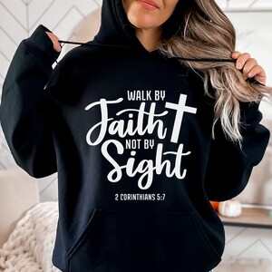 Ande pela fé, não pela vista svg, cristão, religioso, oração, jesus, svg para camisa, carta de mão, png, eps, dxf, arquivo de corte svg para Cricut