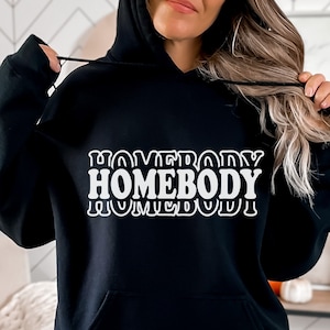 homebody svg, hardcore, boho, mamá divertida, introvertida, svg para camisa, diseño de letras de mano, png, eps, dxf, archivo de corte svg para Cricut