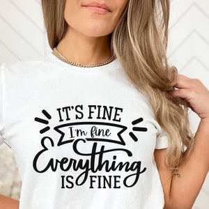 Está bien, estoy bien, todo está bien svg, cita divertida, sarcástica, diciendo, svg para camisa, carta de mano png, eps, dxf, archivo de corte svg para Cricut