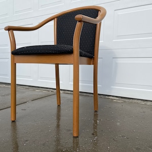 Early Shelby Williams Gazelle Chair in Blue Accent Side Mid Early Shelby Williams Gazelle Chair in Blue Accent Side Mid