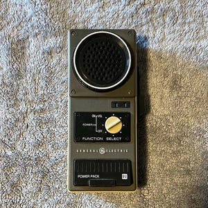 Ricetrasmittente CB General Electric d'epoca modello 3-5961B, walkie-talkie del 1976