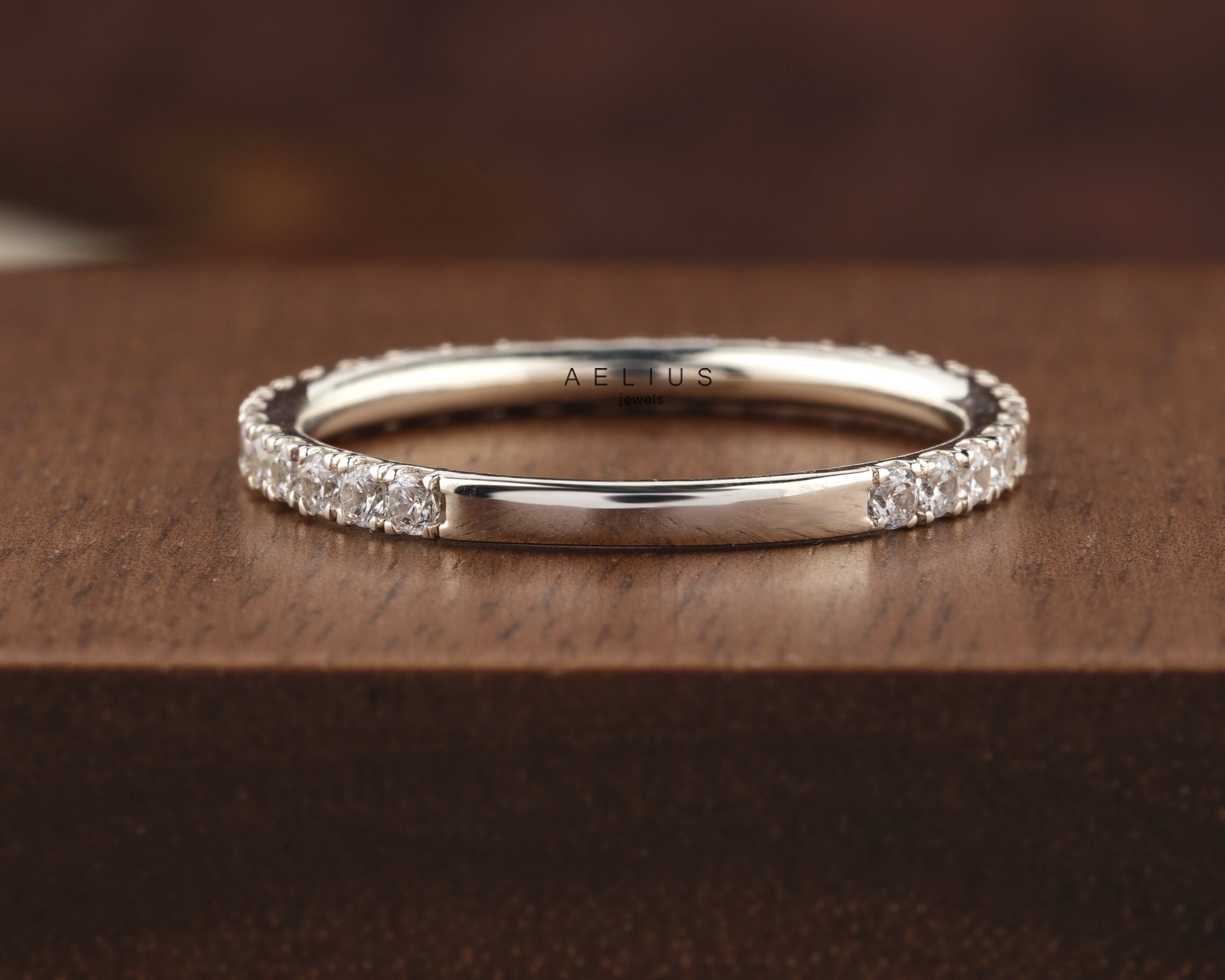 10k 14k 18k White Gold Round White Moissanite Diamond Wedding Band 