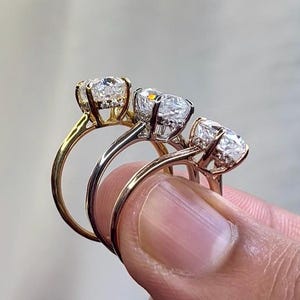 2.50CT Oval Moissanit Verlobungsring: Versteckter Heiligenschein Brautring