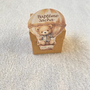 Boîte à dragées ourson montgolfière personnalisée