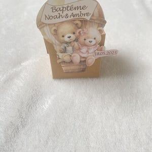 Boîte à dragées ourson montgolfière personnalisée