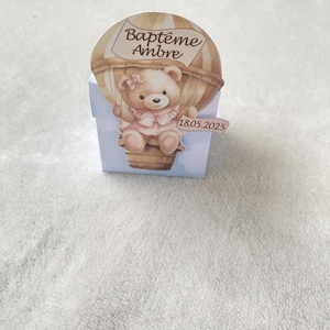 Boîte à dragées ourson montgolfière personnalisée