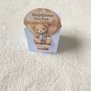 Boîte à dragées ourson montgolfière personnalisée