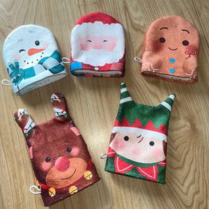 children&#39;s Christmas wash mitt