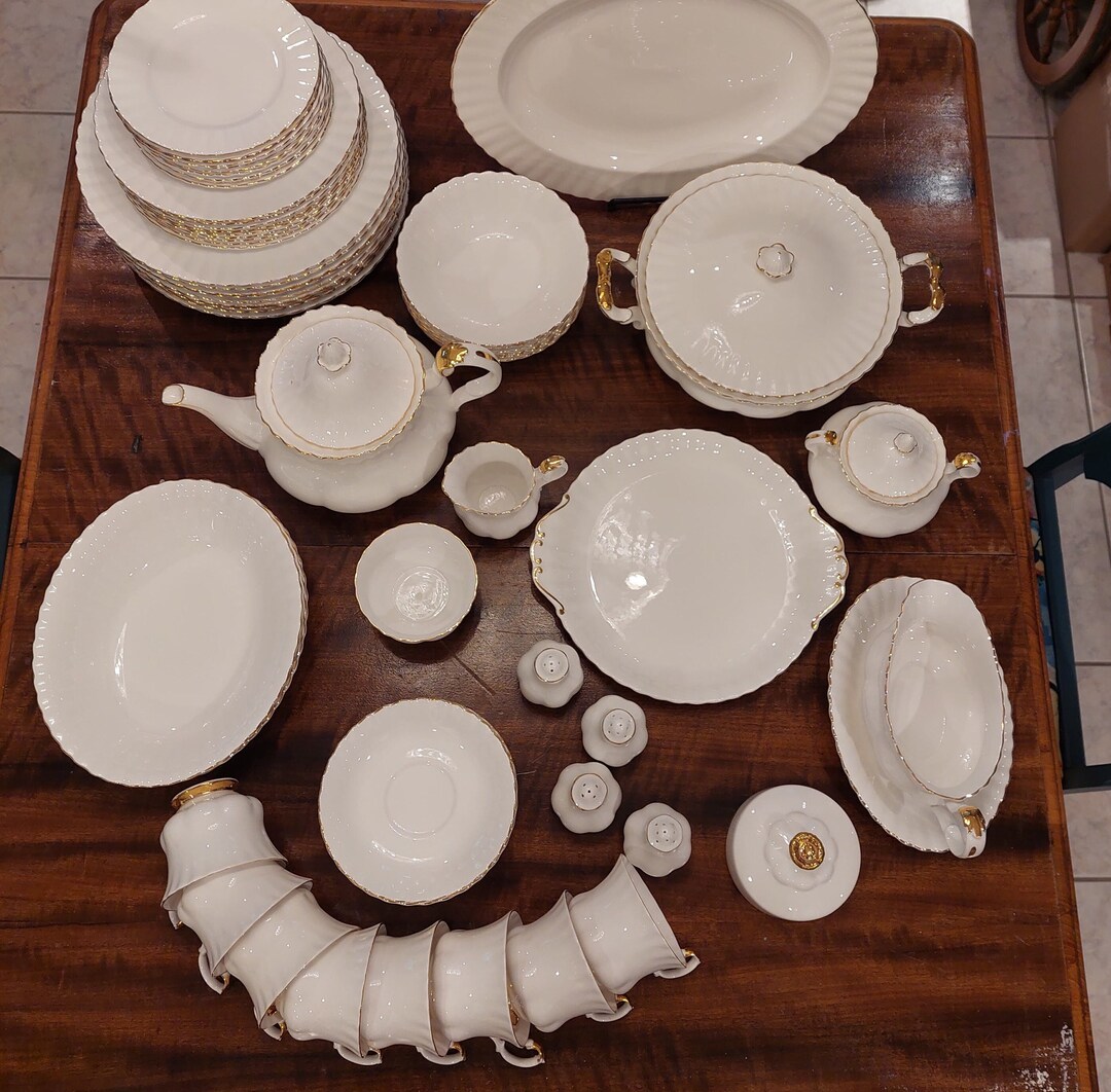 RARE 57 Pieces VAL D'OR Royal Albert Dinner Set for 8 Plus 11 Serving