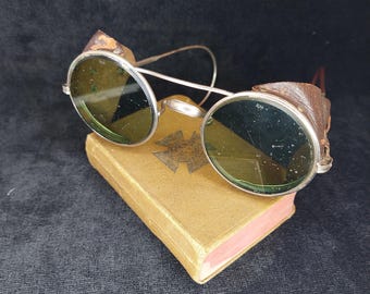 VTG American Optical Welding AOM Goggles With Leather Blinds, Green Military/Welding Grade Lenses (NOT for Modern Use)
