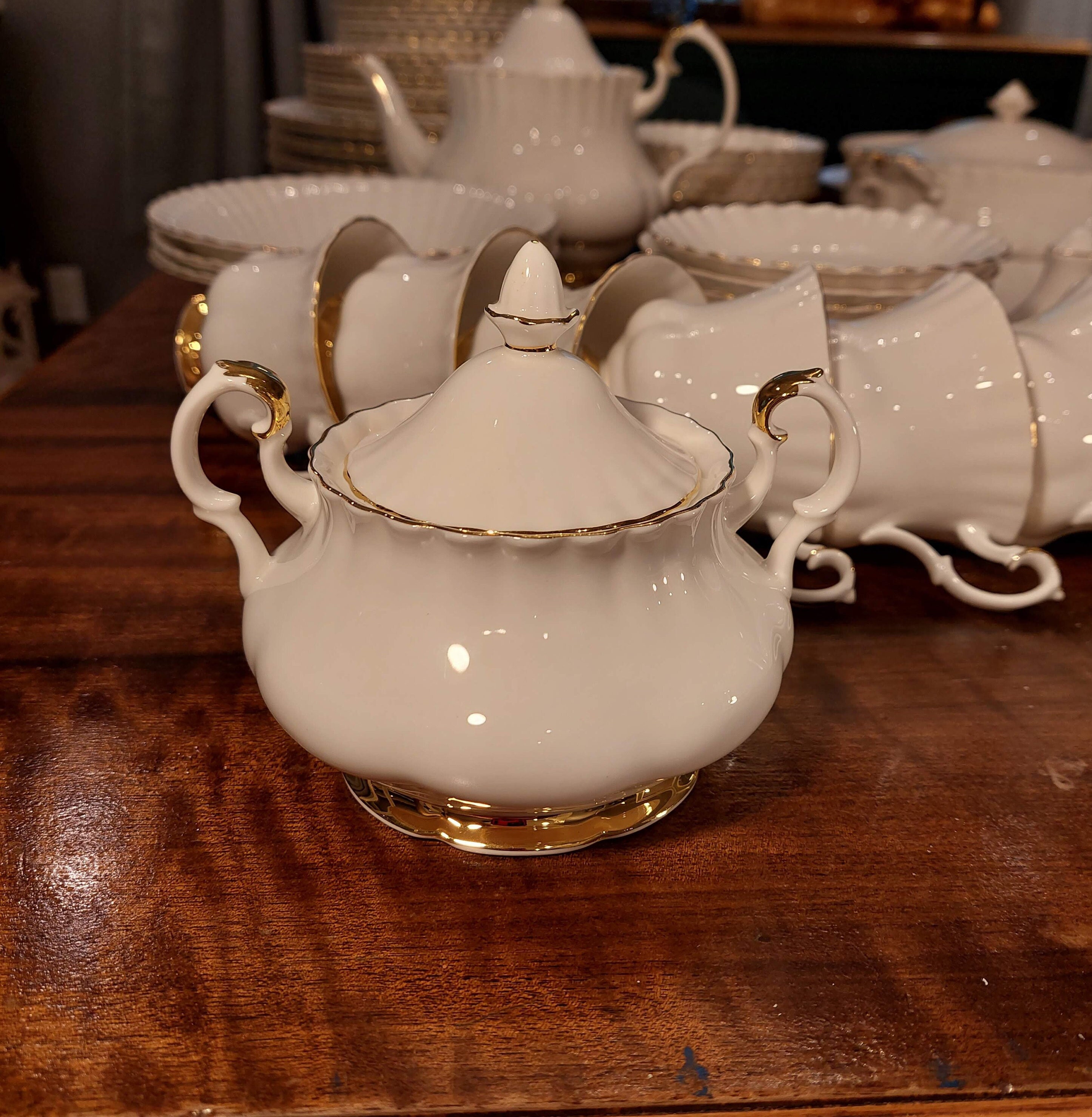 RARE 57 Pieces VAL D'OR Royal Albert Dinner Set for 8 Plus 11 Serving