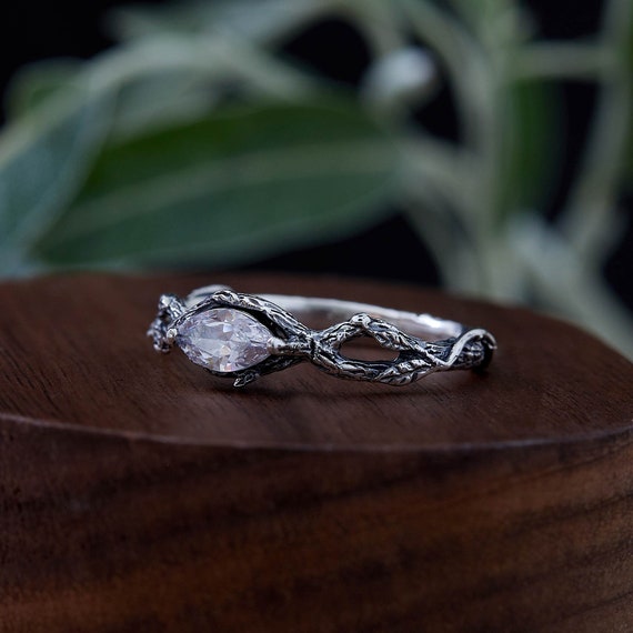 Natural Inspired Leaf emerald ring set unique twig engagement ring Art –  PENFINE