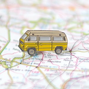 T25_pins | Daisy | VW T25 T3 | Yellow/Cream | Premium Soft Enamel Nickel Pin Badge