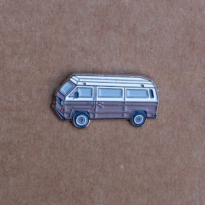 T25_pins | Digby | VW T25 T3 | Brown/White | Premium Soft Enamel Nickel Pin Badge