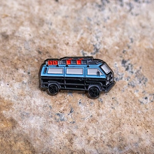 T25_pins | Swan | VW T25 T3 Syncro | Black/Blue | Premium Soft Enamel Nickel Pin Badge