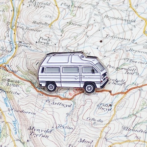 T25_pins | VW T25 T3 Westfalia High Top | White/Grey | Premium Soft Enamel Nickel Pin Badge