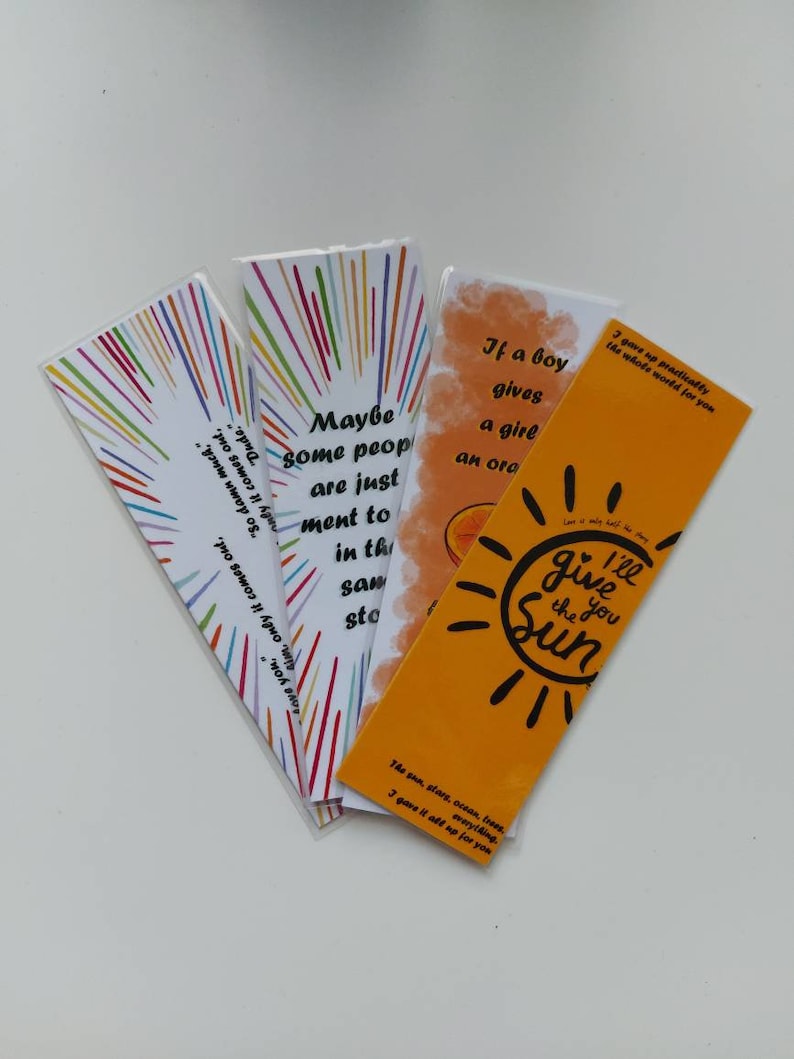 High quality handmade waterproof double-sided bookmarks that are inspired by the book I'll give you the sun by Jandy Nelson. All the designs are hand-drawn on graphical tablet. 

♥ Size of bookmarks: 5.5 x 15 (2.17 x 5.91 in)♥