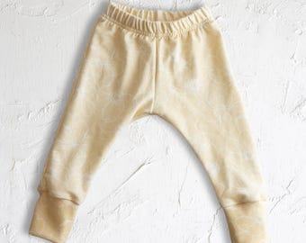 Pantalones deportivos de algodón orgánico con estampado floral pastel (fabricados y cosidos en EE. UU.)