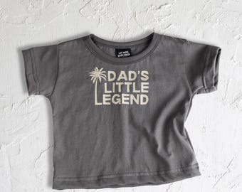 Camiseta de algodón Dad's Little Legend (cosida en EE. UU.)
