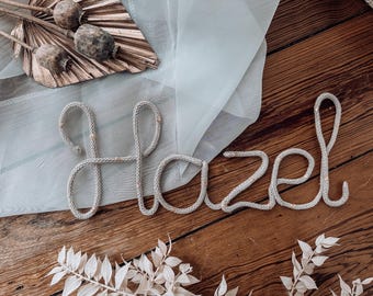 Personalisierter Schriftzug mit goldenen Akzenten - boho Kinderzimmer deko, zum verschenken für Geburt, Taufe und babyparty