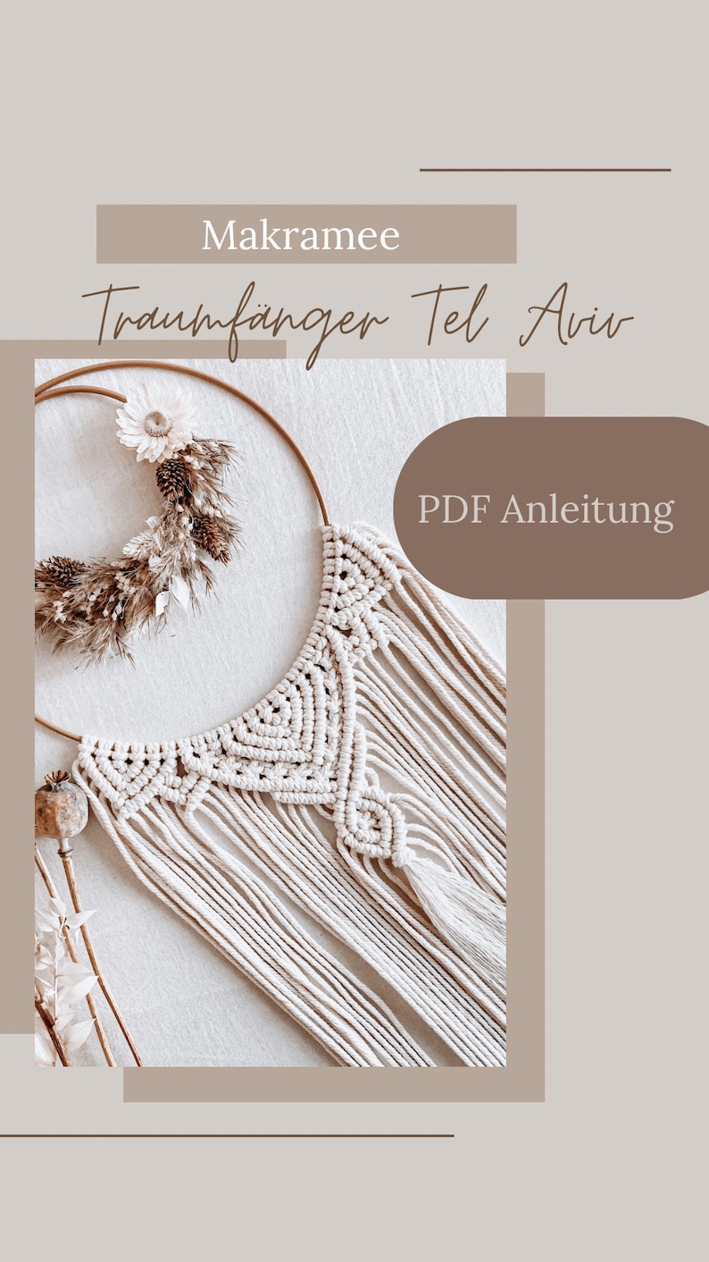 May include: A white macrame dreamcatcher with a gold hoop and a tassel. The dreamcatcher is hanging from a white wall and has a dried flower arrangement on the hoop. The text "PDF Anleitung" is visible in the image.