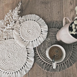 Macrame coasters – the perfect boho home decoration for your glasses, cups, vases and co. in small and large