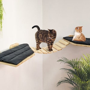 大きな猫用のコーナーブリッジシェルフ。遊んだり寝たりするのに最適。手作りの猫用壁掛けシェルフ。屋内でも屋外でも、あらゆるタイプの壁に対応。